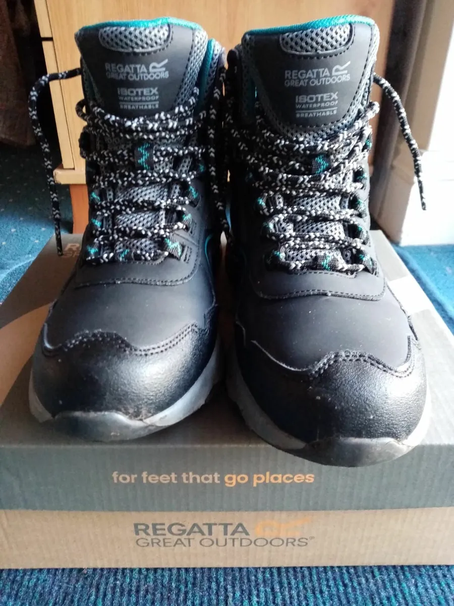 Hiking boots - Image 2