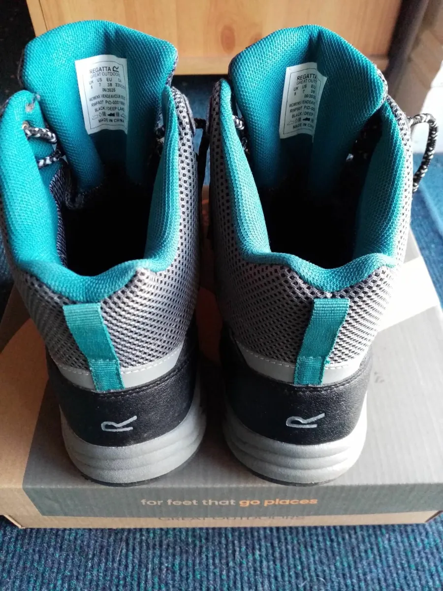 Hiking boots - Image 3