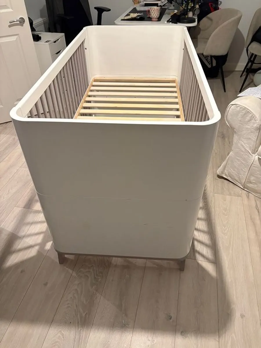 Cot Bed. Baby elegance loop cot bed. - Image 3