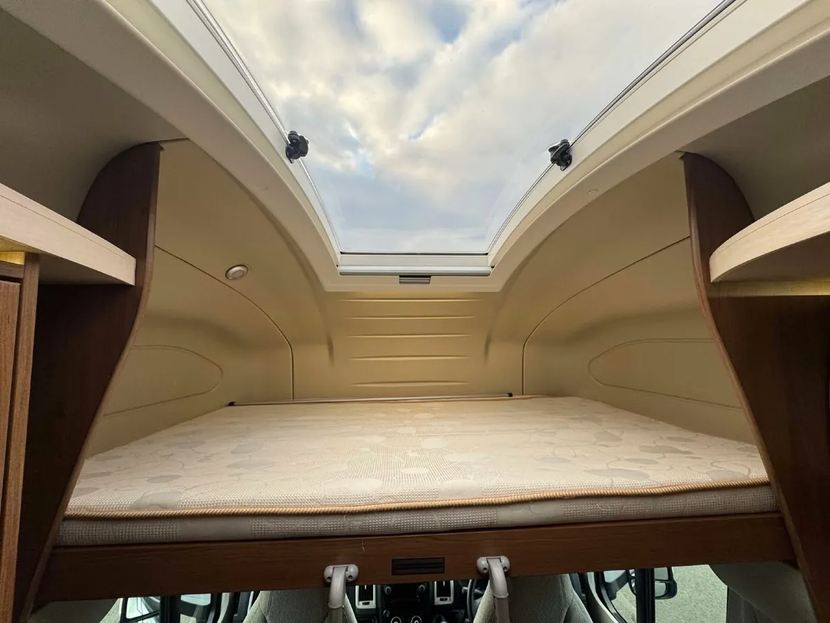 2017 AUTO-TRAIL APACHE 634 4 BERTH MOTORHOME - Image 2