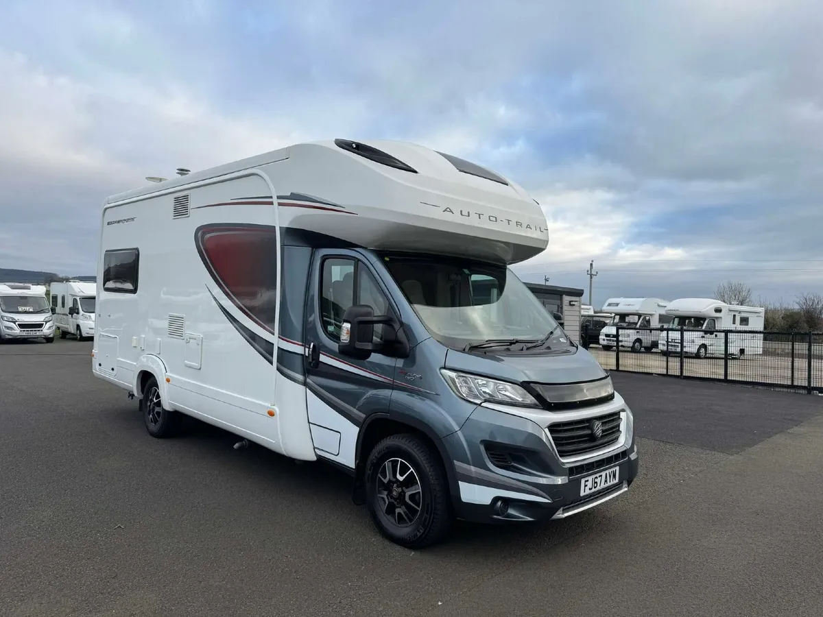 2017 AUTO-TRAIL APACHE 634 4 BERTH MOTORHOME - Image 4