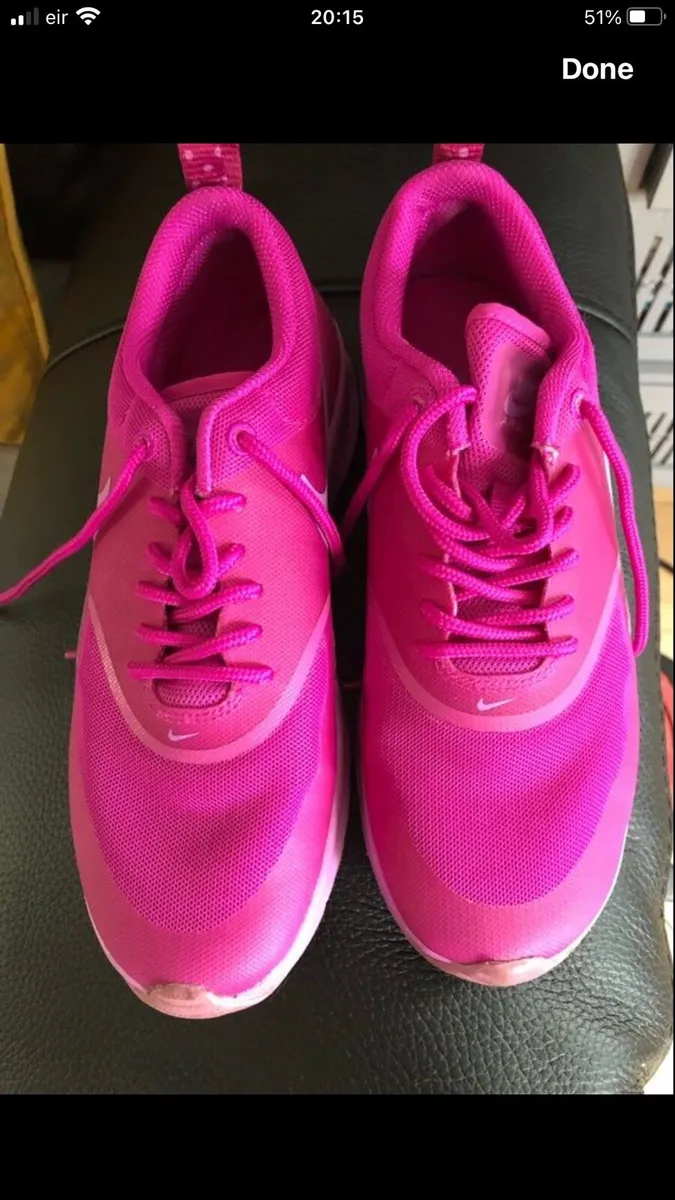 Girls Nike trainers size 3.5 €20 - Image 1