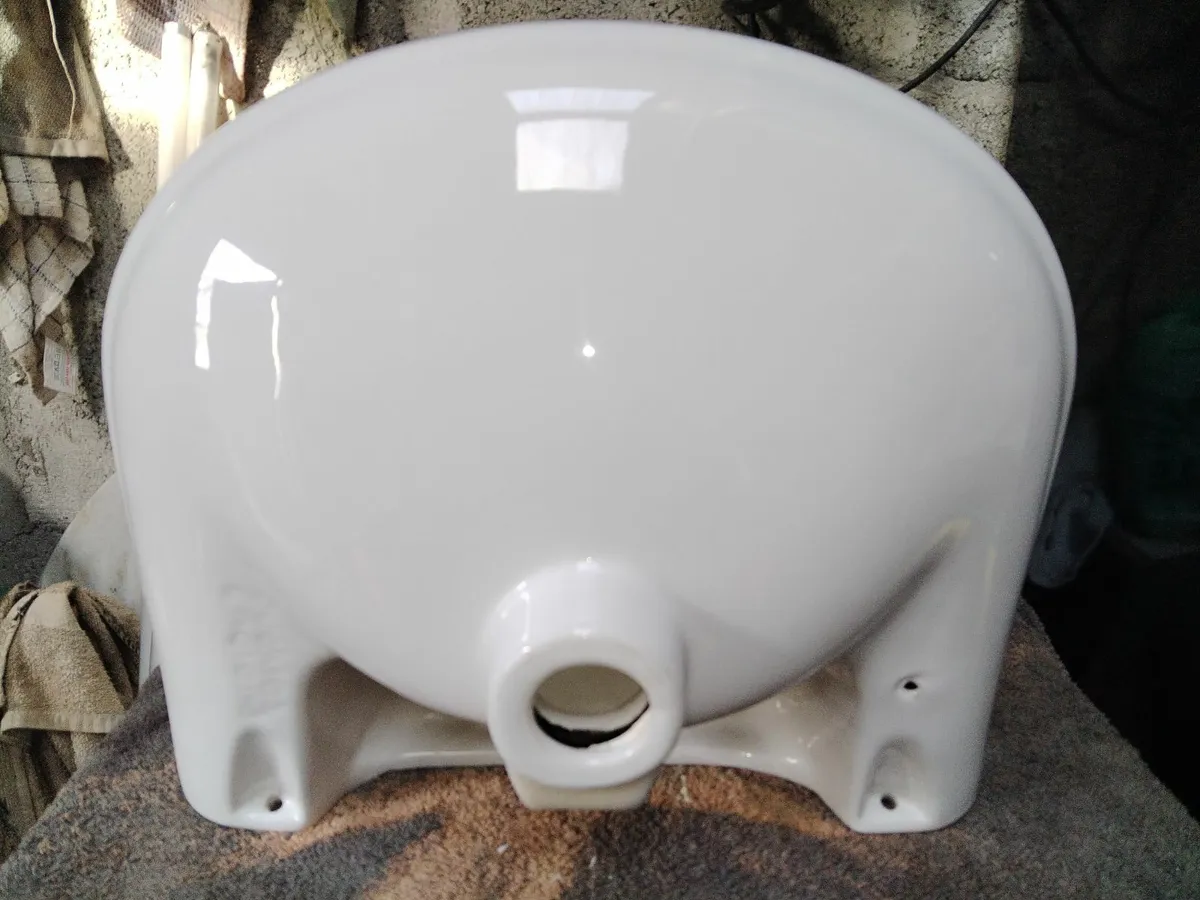 Basin and pedestal - Image 2