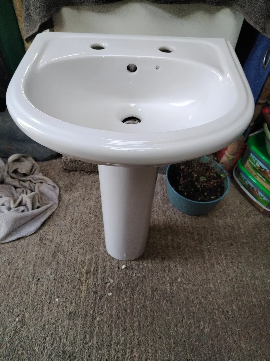 Basin and pedestal - Image 1