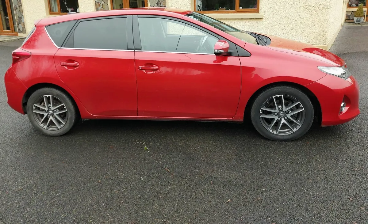 Toyota Auris 2014 - Image 1