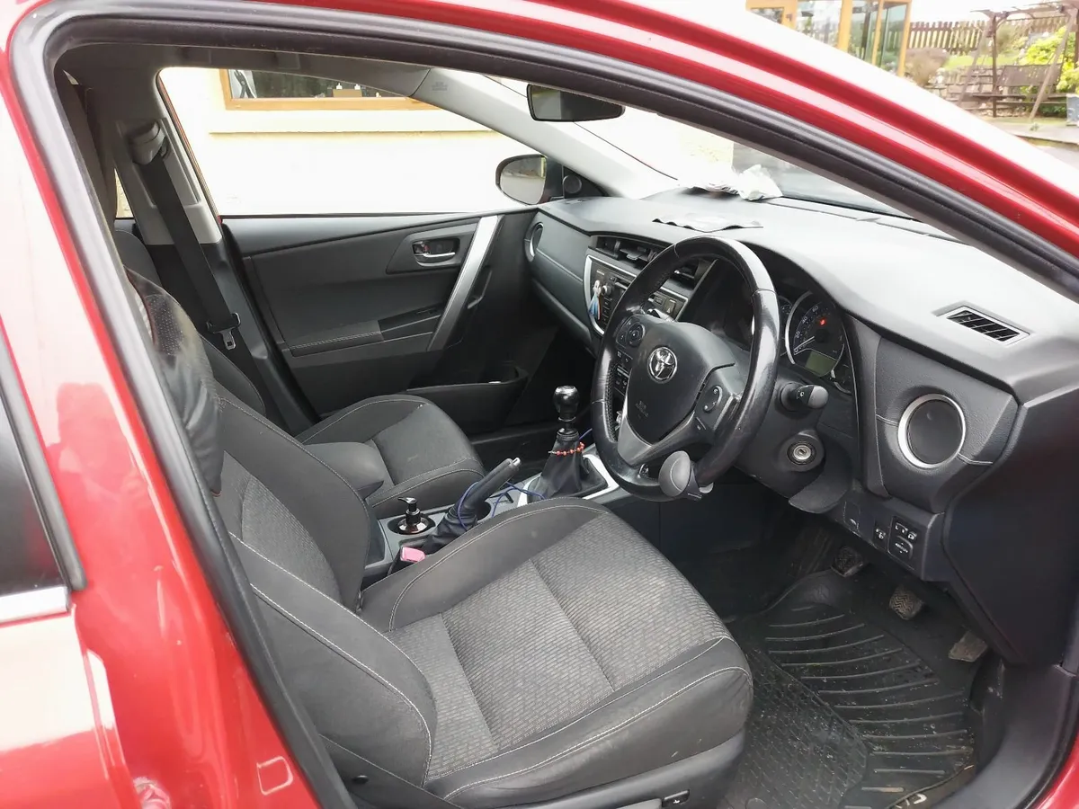 Toyota Auris 2014 - Image 4