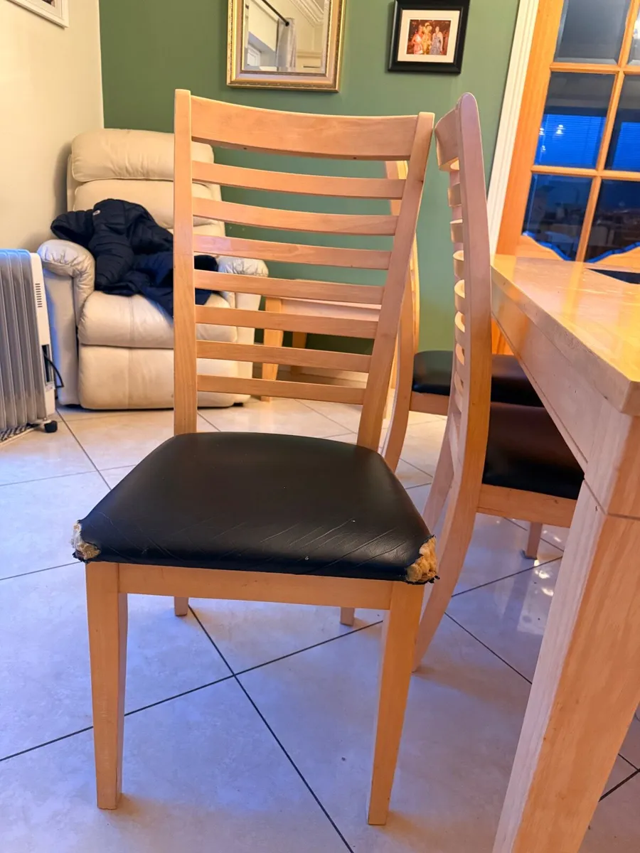 Kitchen table with 4 chairs and side coffee table - Image 3