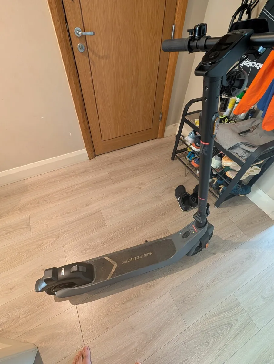 Like new. NIU KQi2 Pro Electric Scooter - Image 3