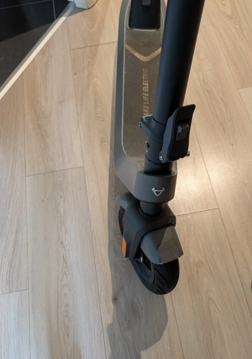 Like new. NIU KQi2 Pro Electric Scooter - Image 2