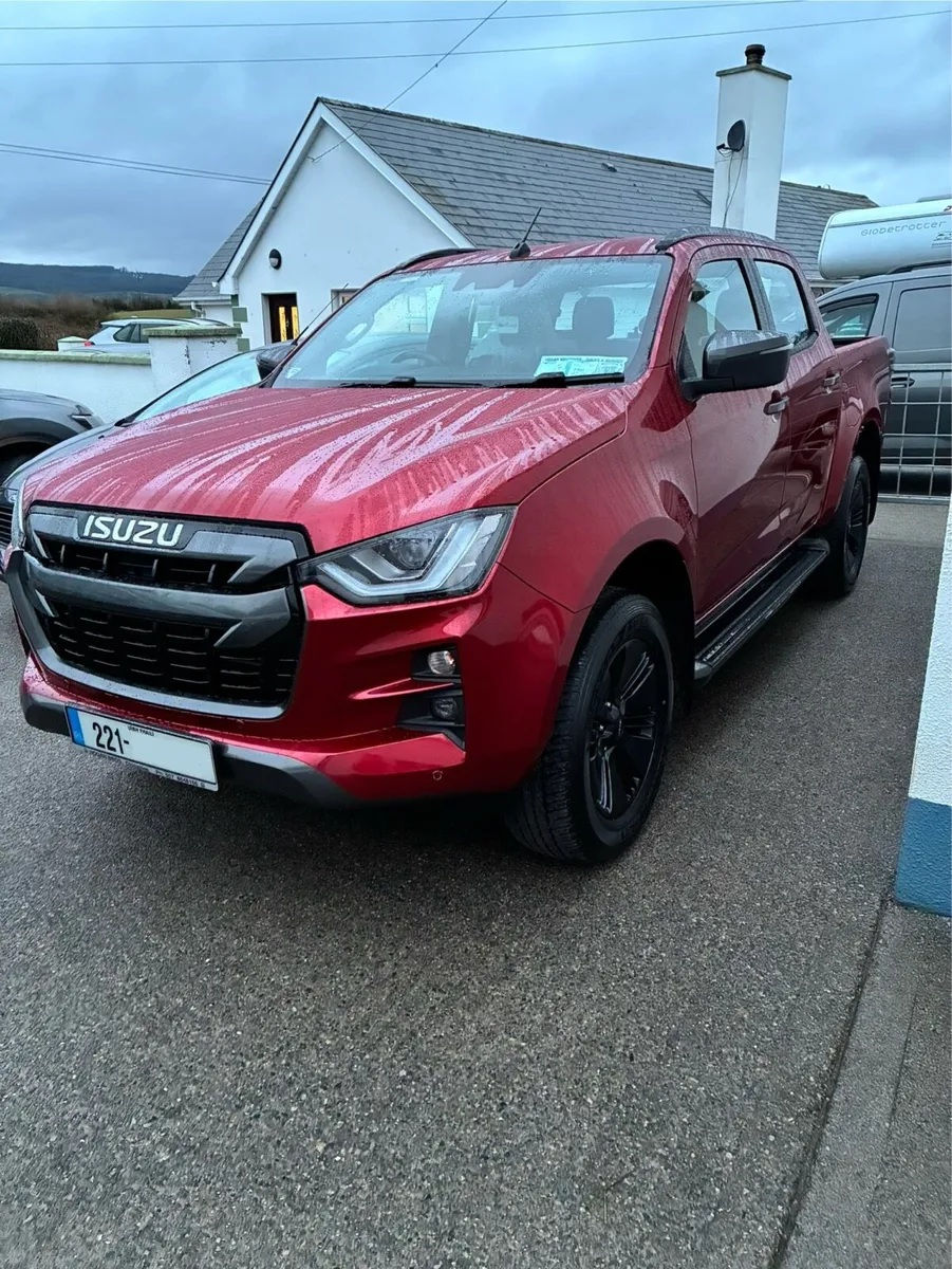 221 Isuzu d-max low mileage (20,676 km ) - Image 4