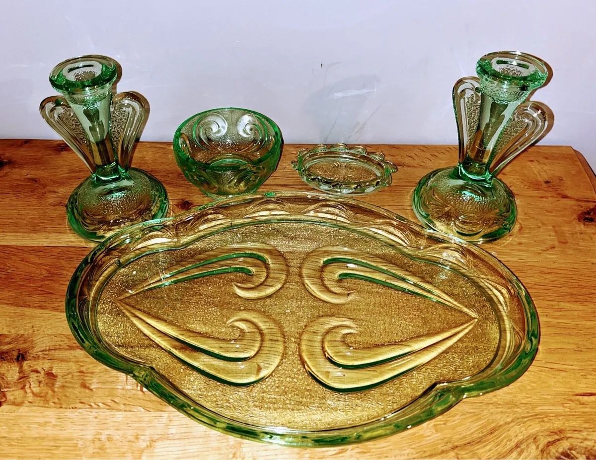 Art deco green glass dressing table set - Image 1