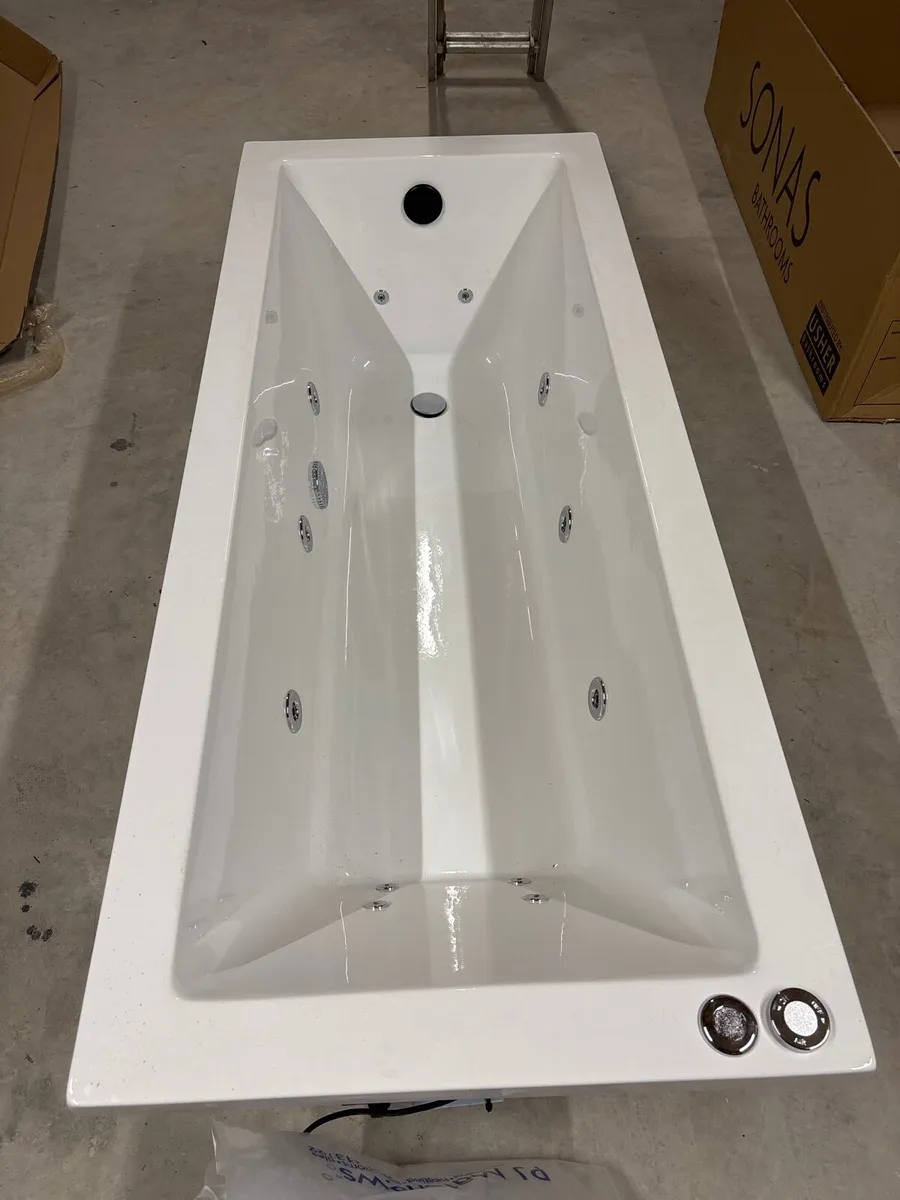 Jacuzzi bath - Image 2