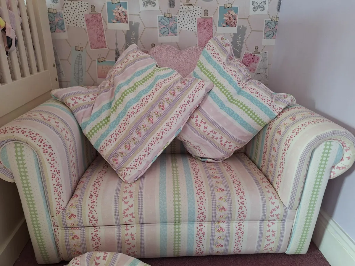 Kids Laura Ashley couch - Image 2