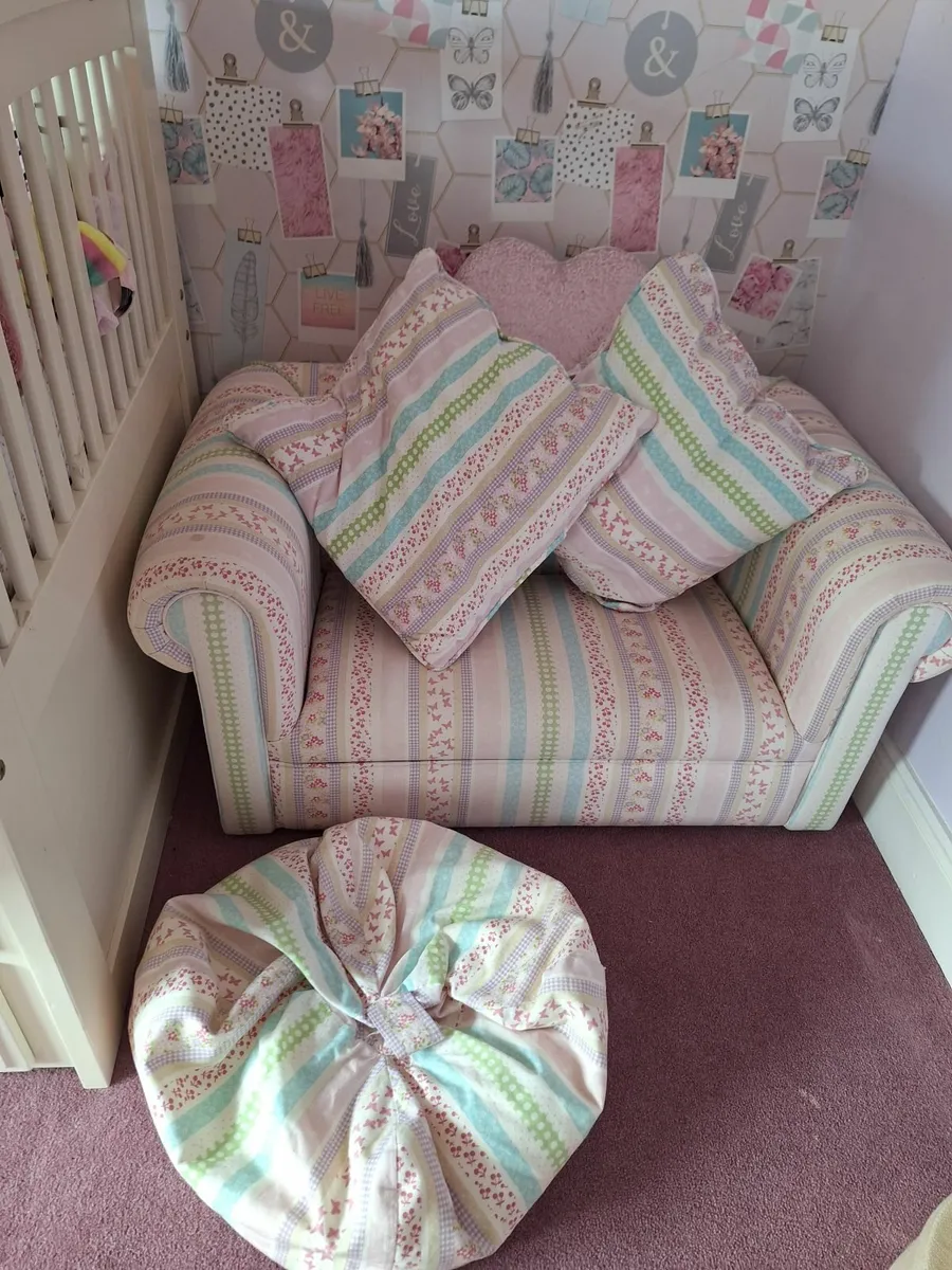 Kids Laura Ashley couch - Image 3