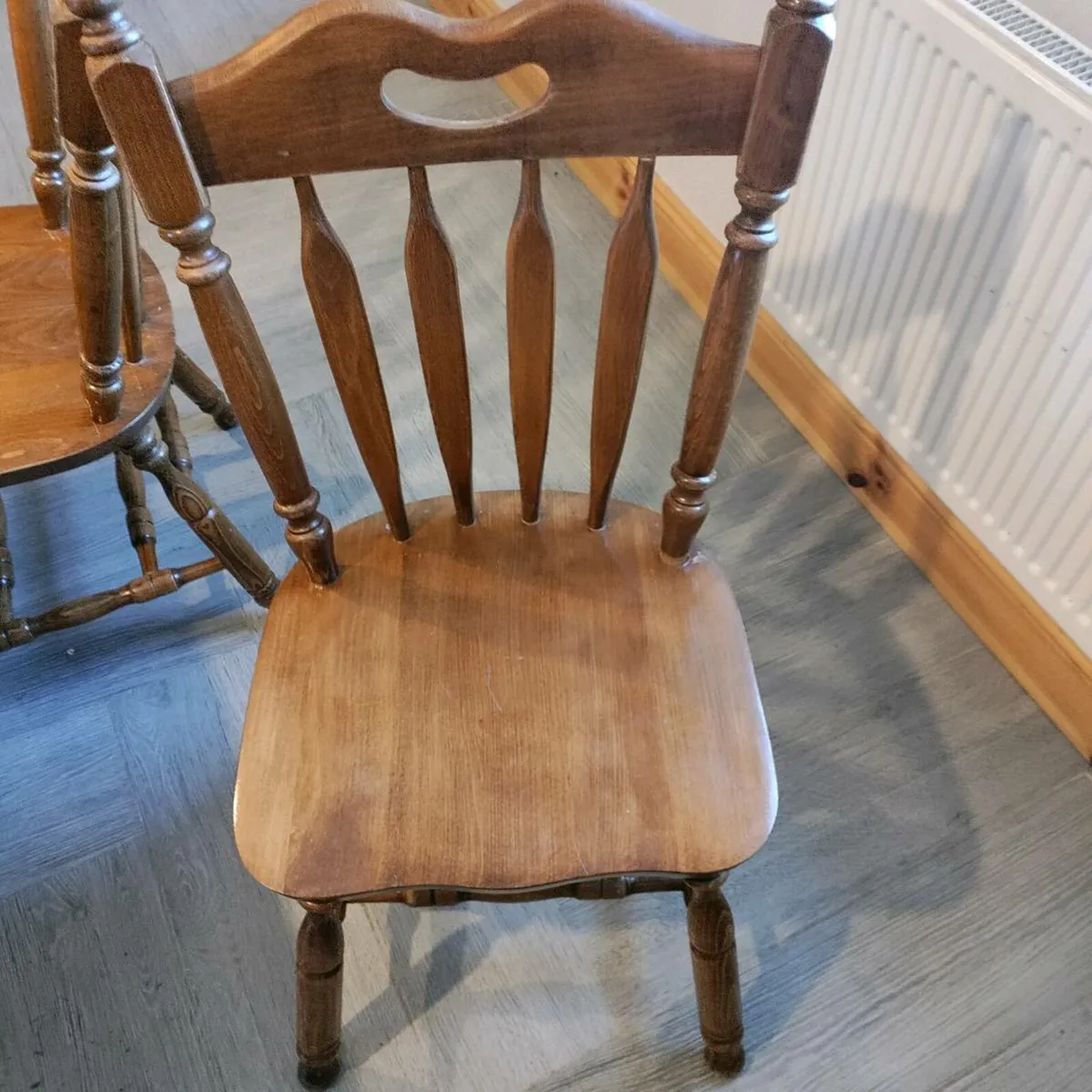 Table and chairs - Image 4