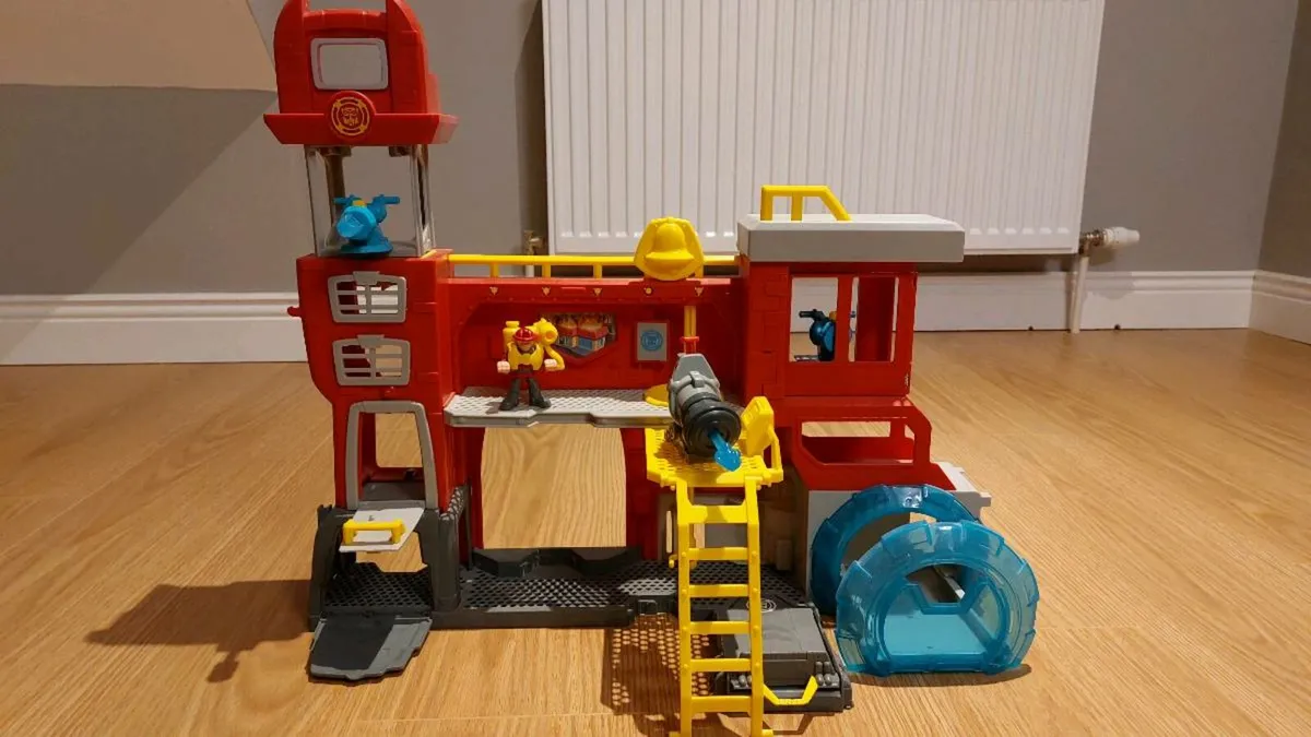 Transformers Rescue Bots Fire station - Image 1
