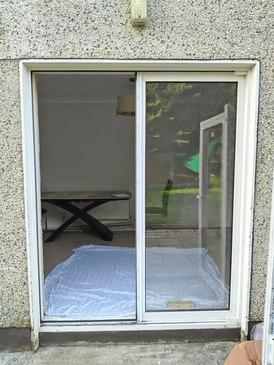 Aluminium sliding door - Image 1