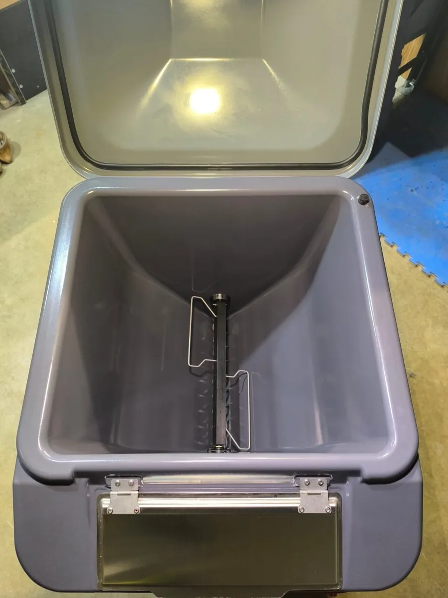 Holm & Laue Calf Feeder - Image 2