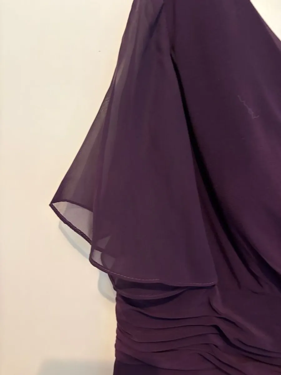 Stunning Jessica Howard Plum/Burgundy lined evening dress - Image 4