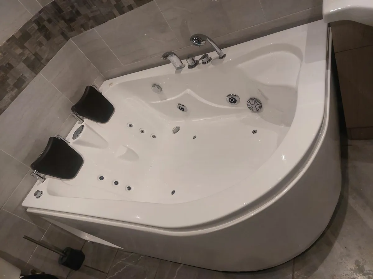 Luxury 15-Jet Double Jacuzzi Bath - Image 4