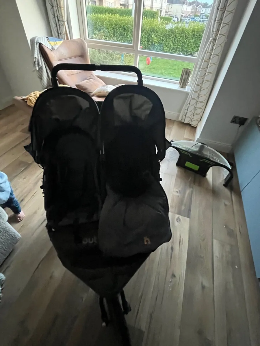 Out n about Double nipper buggy - Image 1