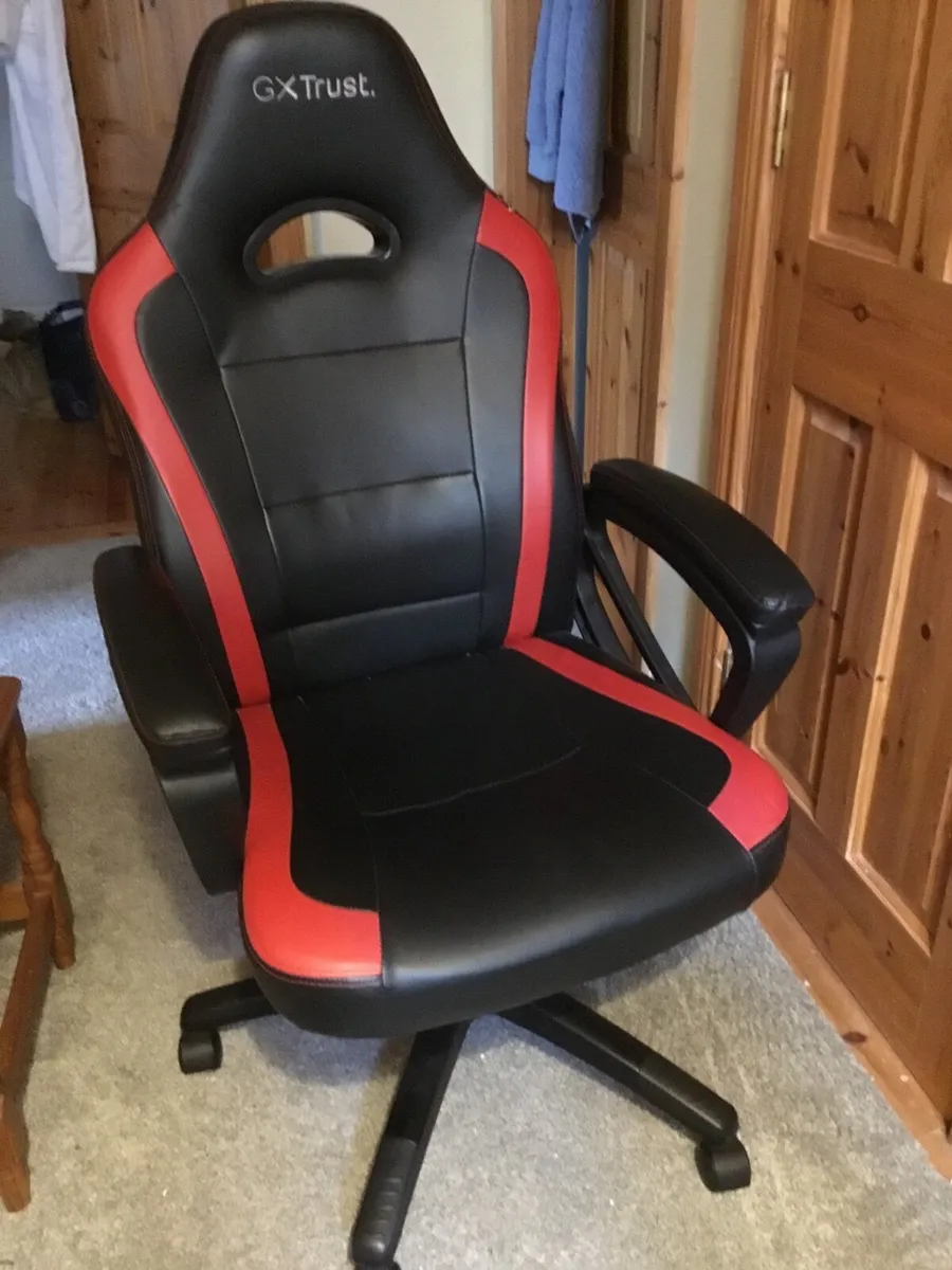 Gaming chair - Image 1