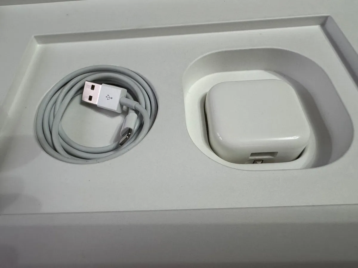 iPad + Magic Keyboard + Apple Pencil + Case ++ - Image 4