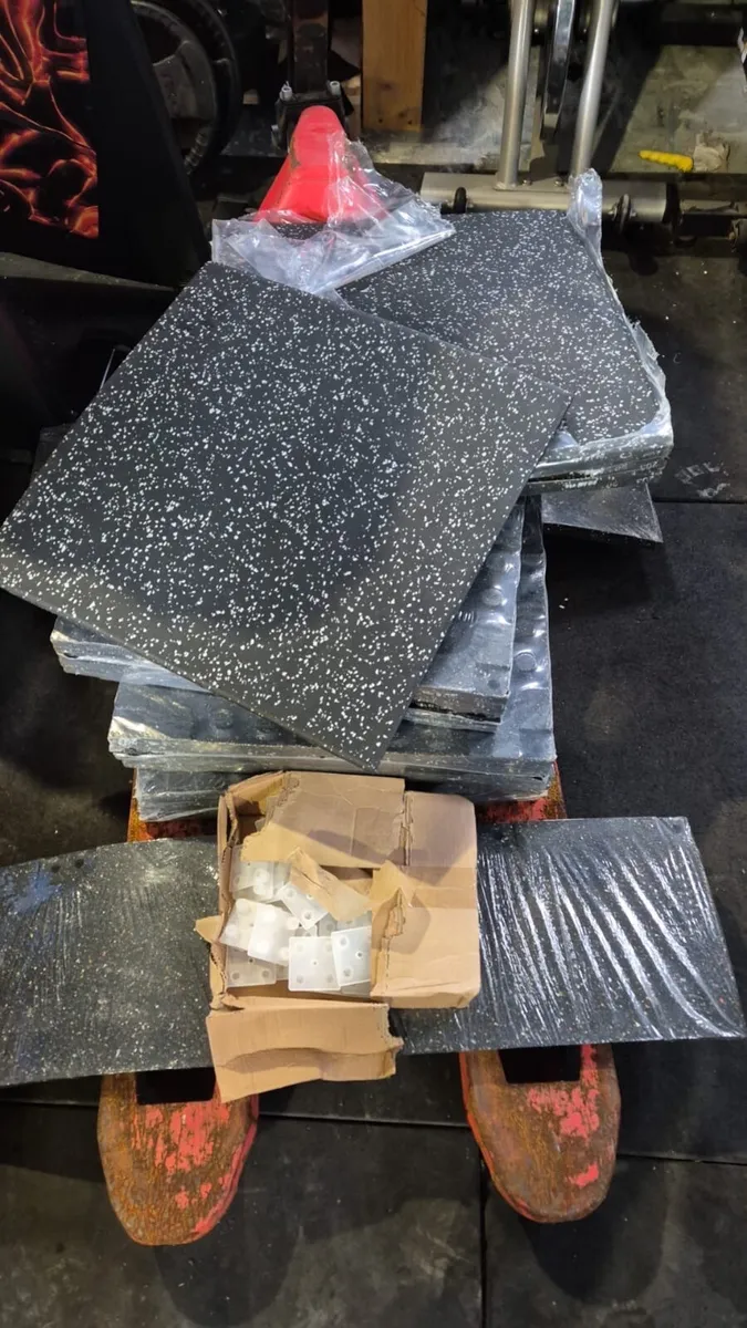 NEW speckled easy clean gym flooring - Image 3