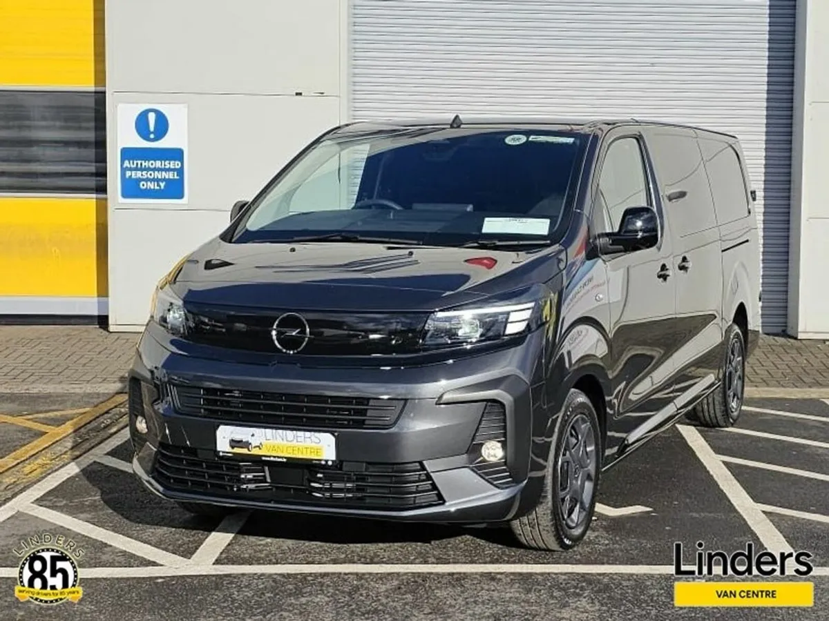 Opel Vivaro SPORTIVE 2.2 180BHP AUTO - Image 2