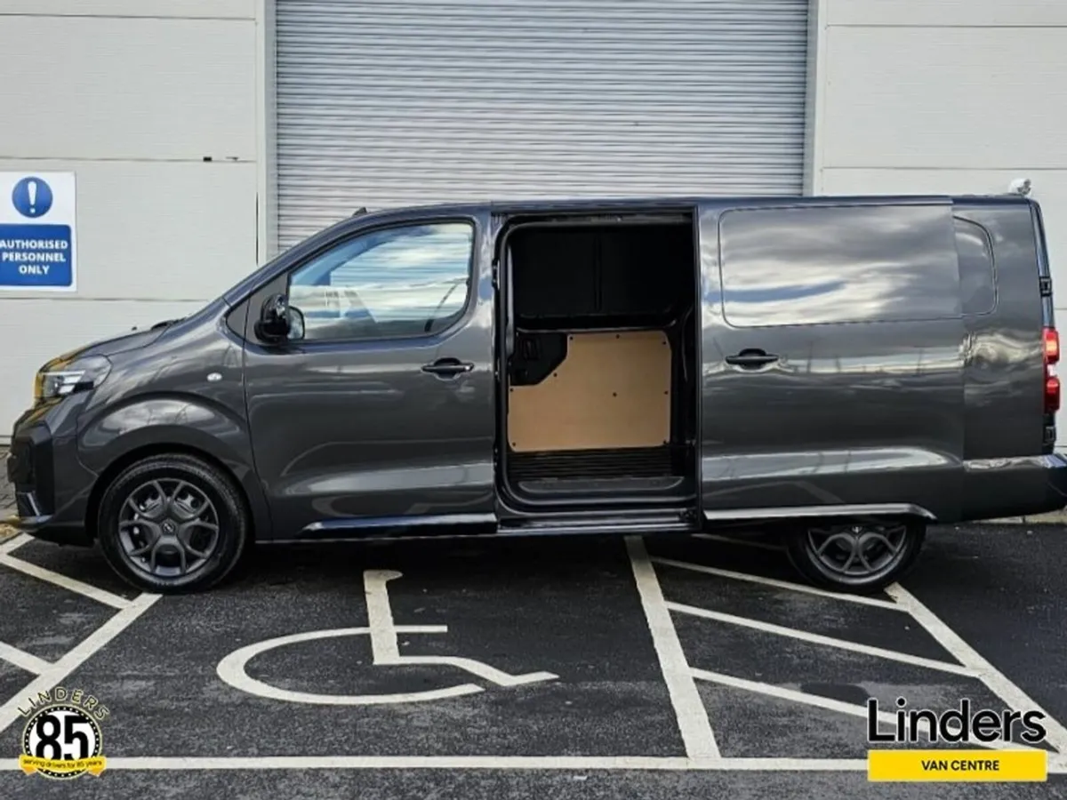Opel Vivaro SPORTIVE 2.2 180BHP AUTO - Image 3