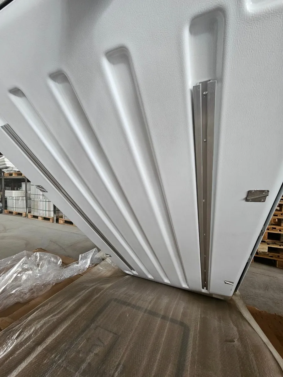 Brothers Camp Panoramic Rooftop Tent - Image 3