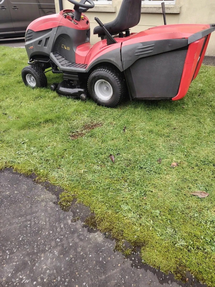 Castelgarden petrol ride on lawnmower - Image 3