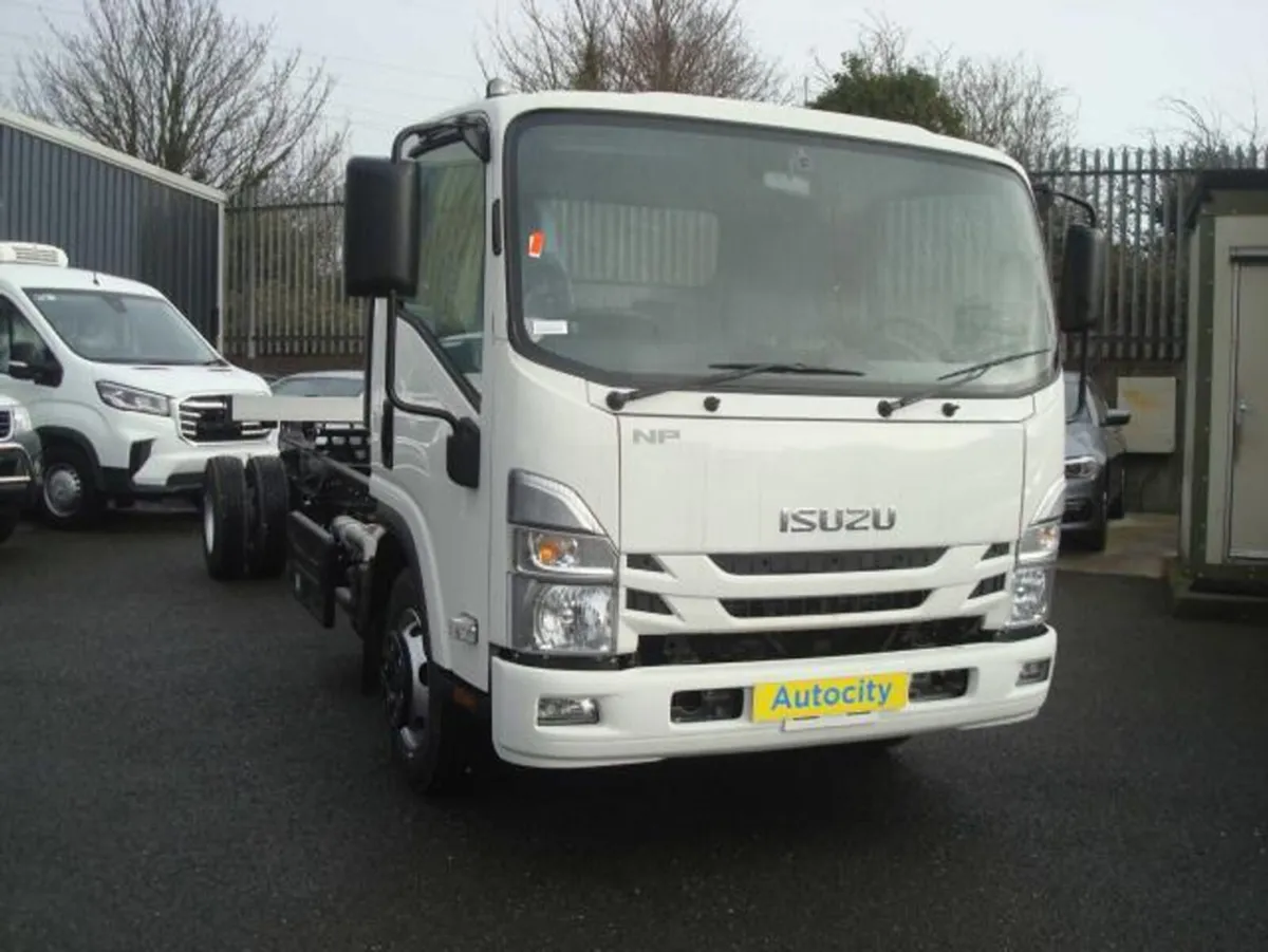 Isuzu NPR 7.5 Ton 20ft - Image 2