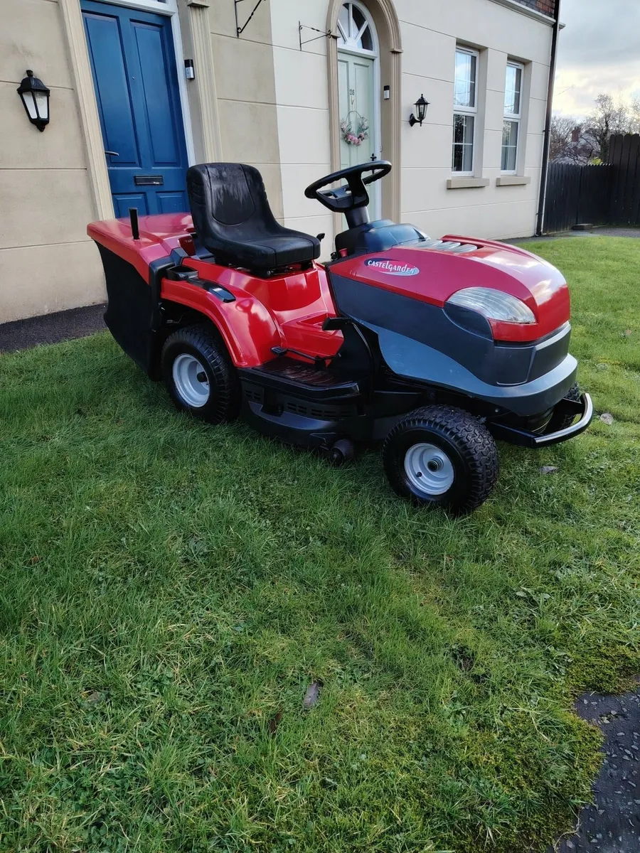 Castelgarden petrol ride on lawnmower - Image 1