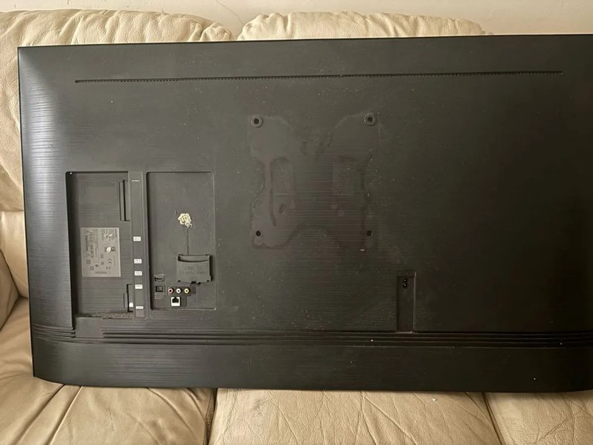 Samsung 50" 4K UHD Smart TV - Image 1