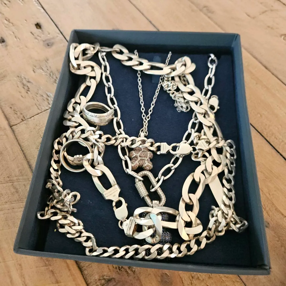 370 grams of 925 silver - Image 1