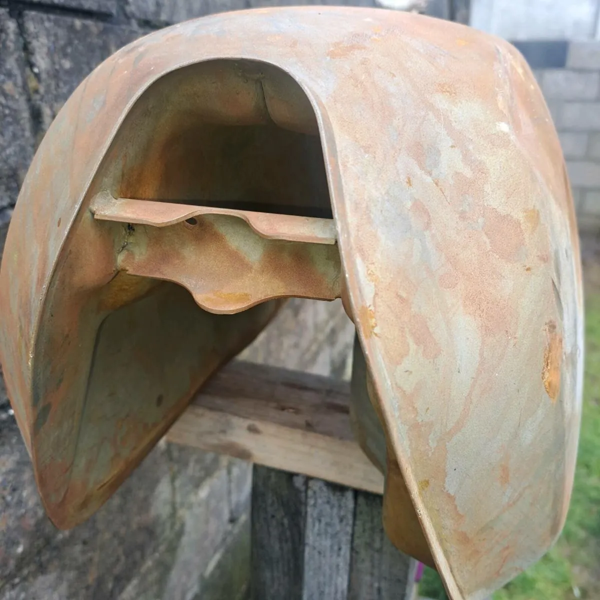 Bmw r100rs fuel tank and new tires - Image 1