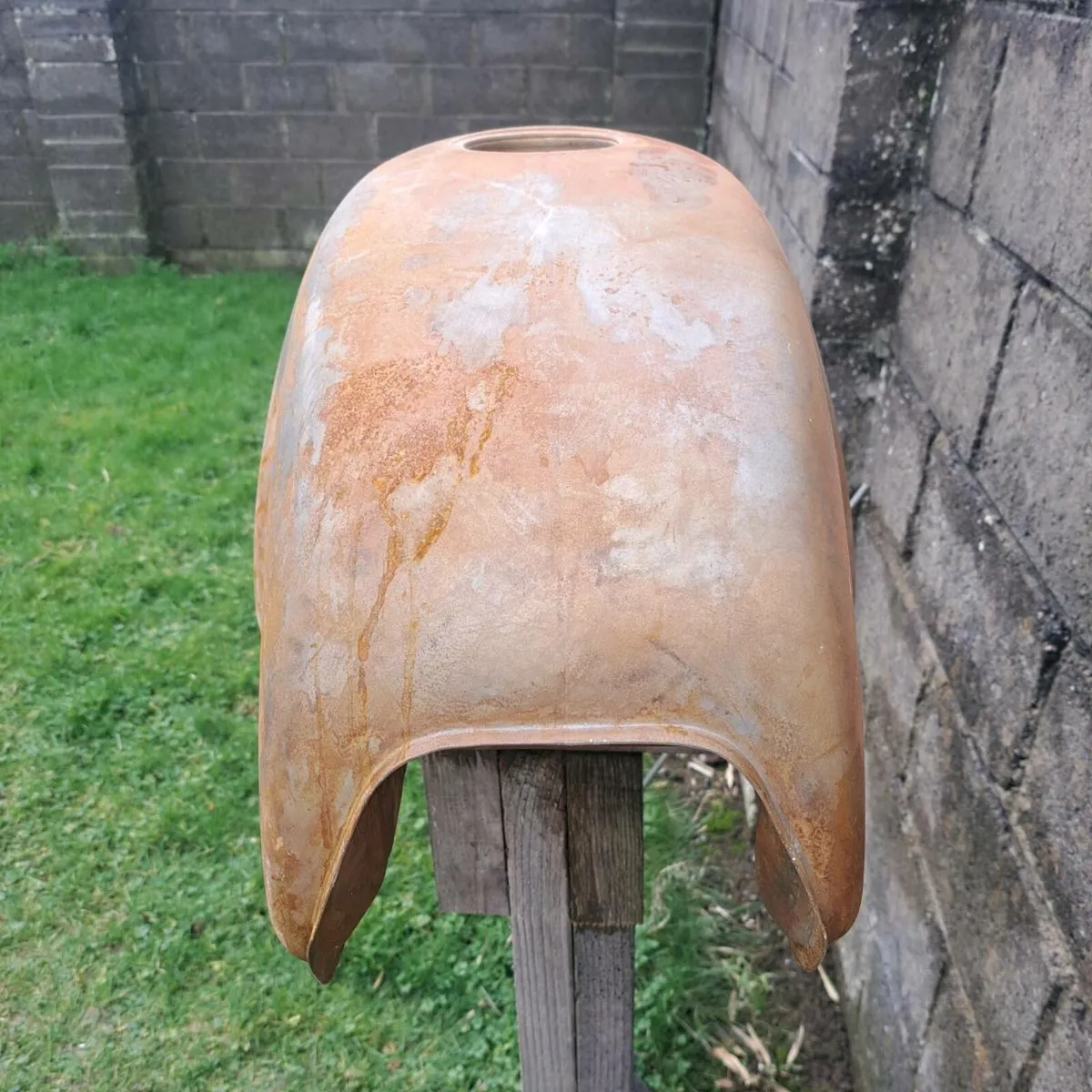 Bmw r100rs fuel tank and new tires - Image 2