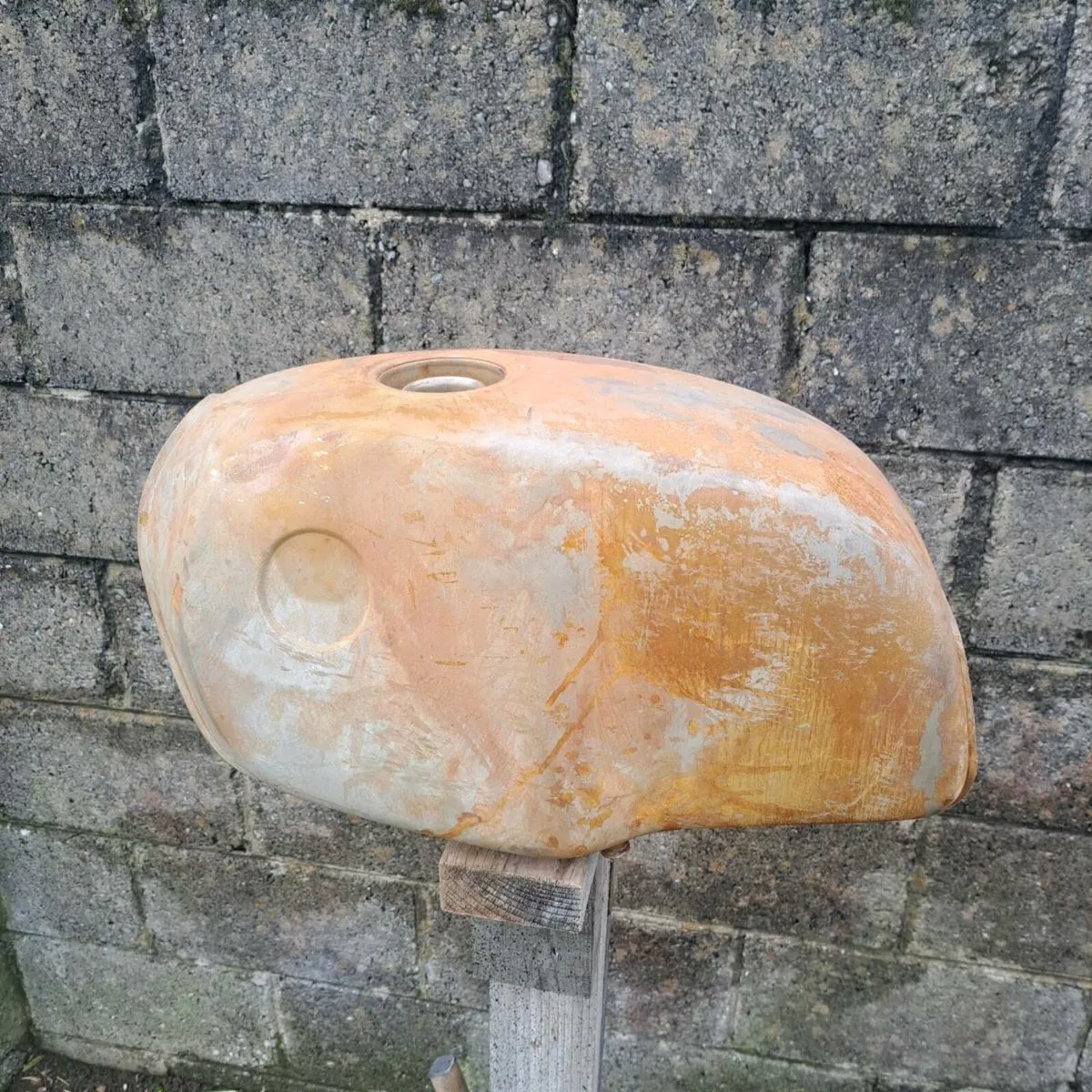 Bmw r100rs fuel tank and new tires - Image 3