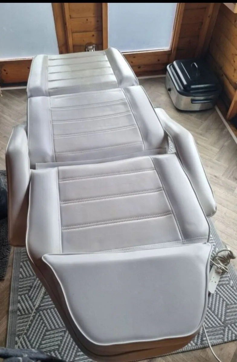 Electric treatment bed - Image 4