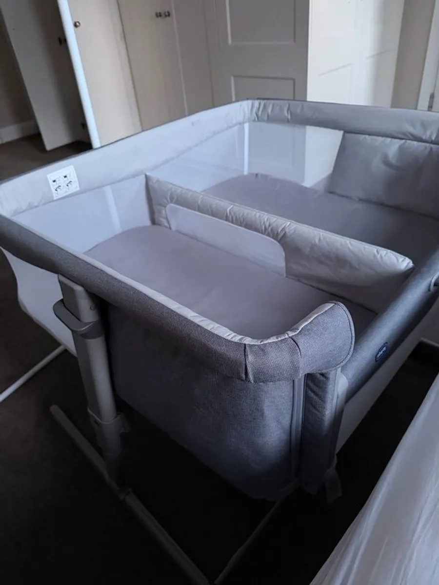 Twin Next to me - Image 1