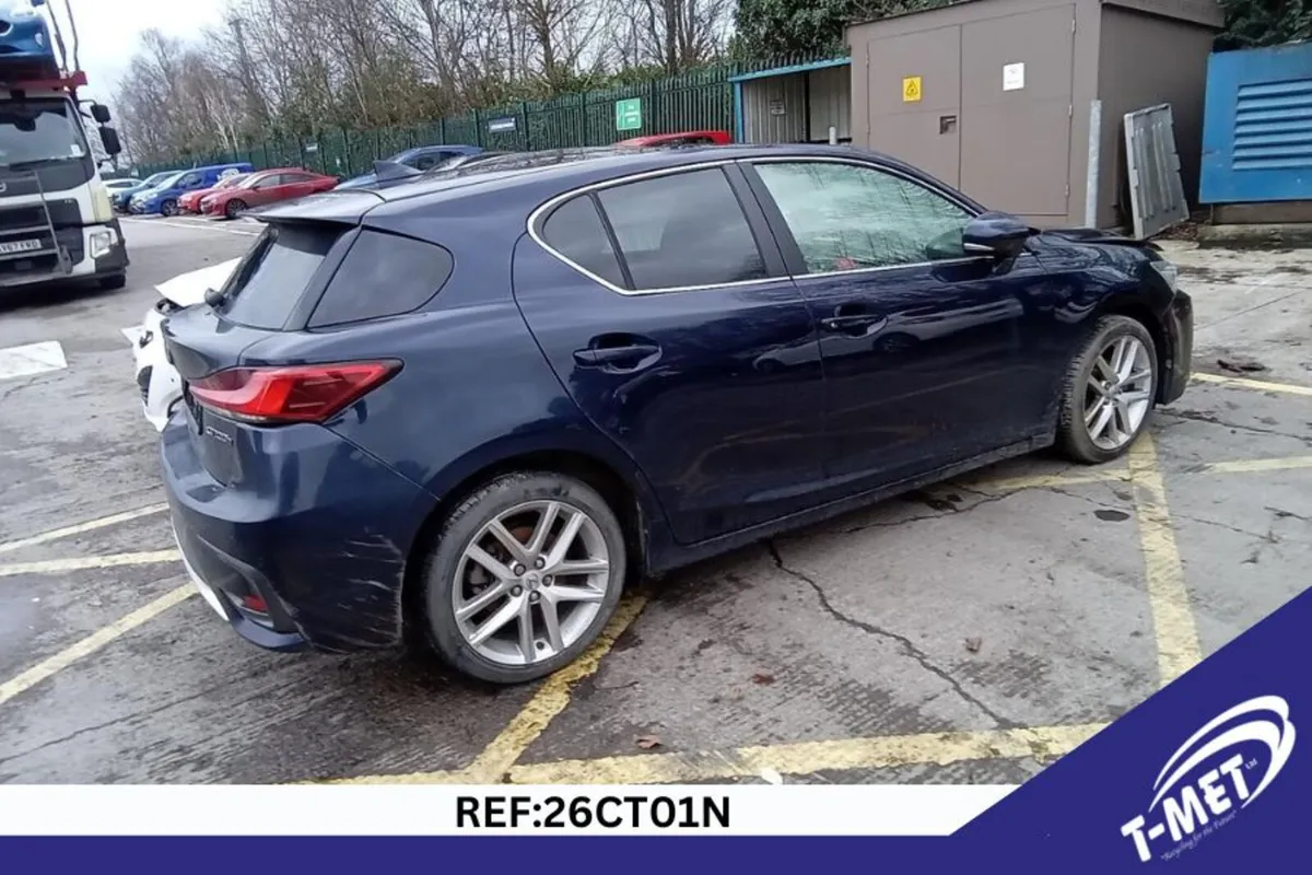 2018 LWXUS CT 200H BREAKING FOR PARTS - Image 2