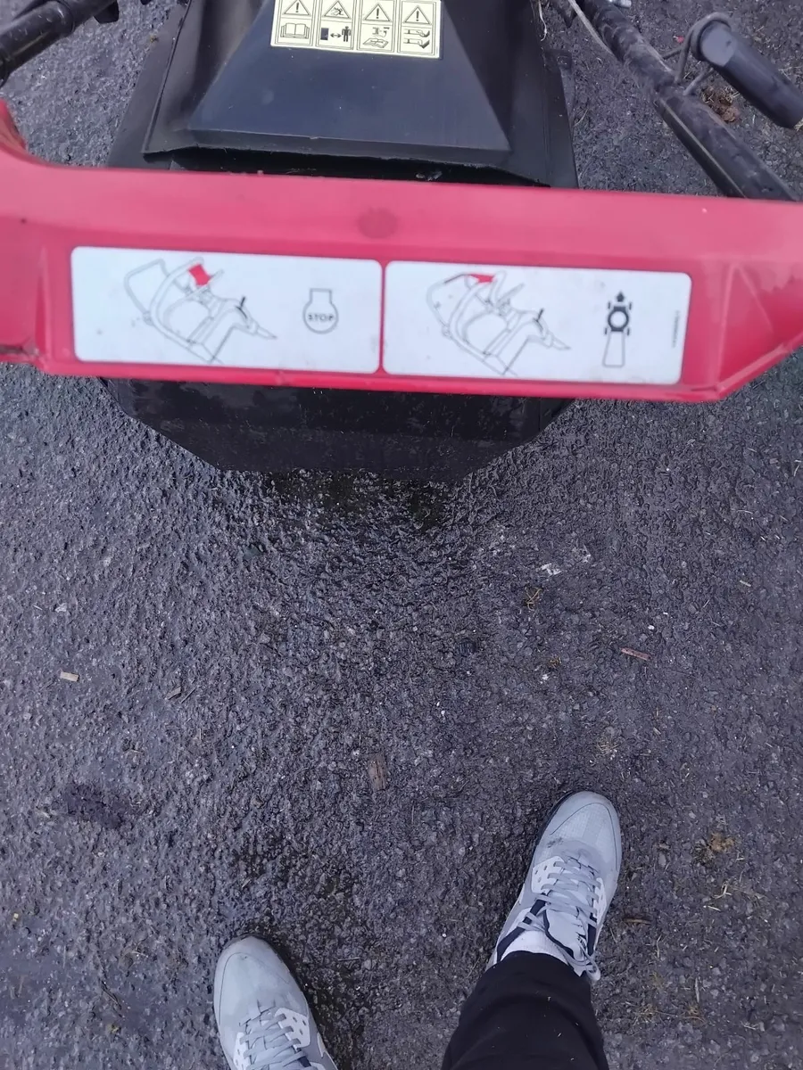 Castelgarden self-drive lawnmower - Image 3