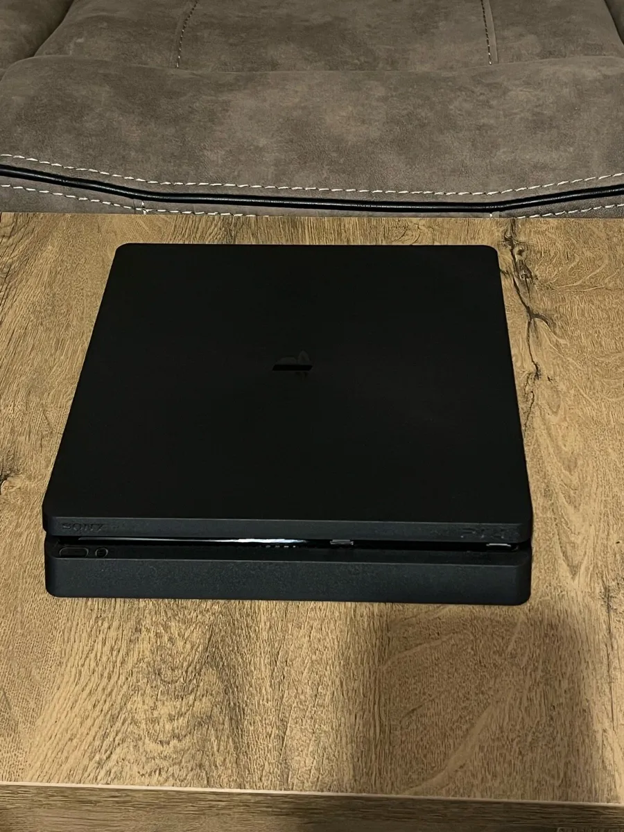 PS4 slim 1TB with controller & 7 games - Image 2