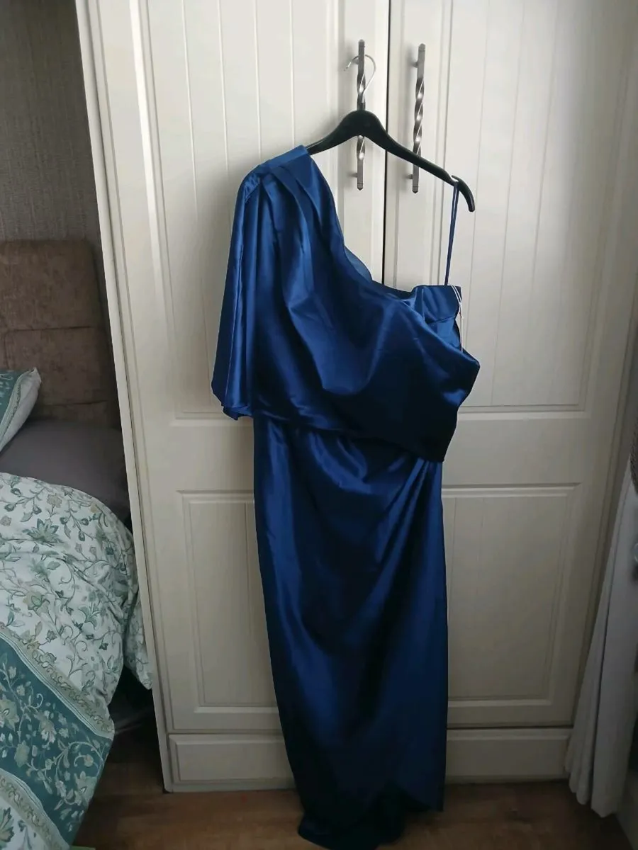 Fab ladies dresss never worn - Image 3