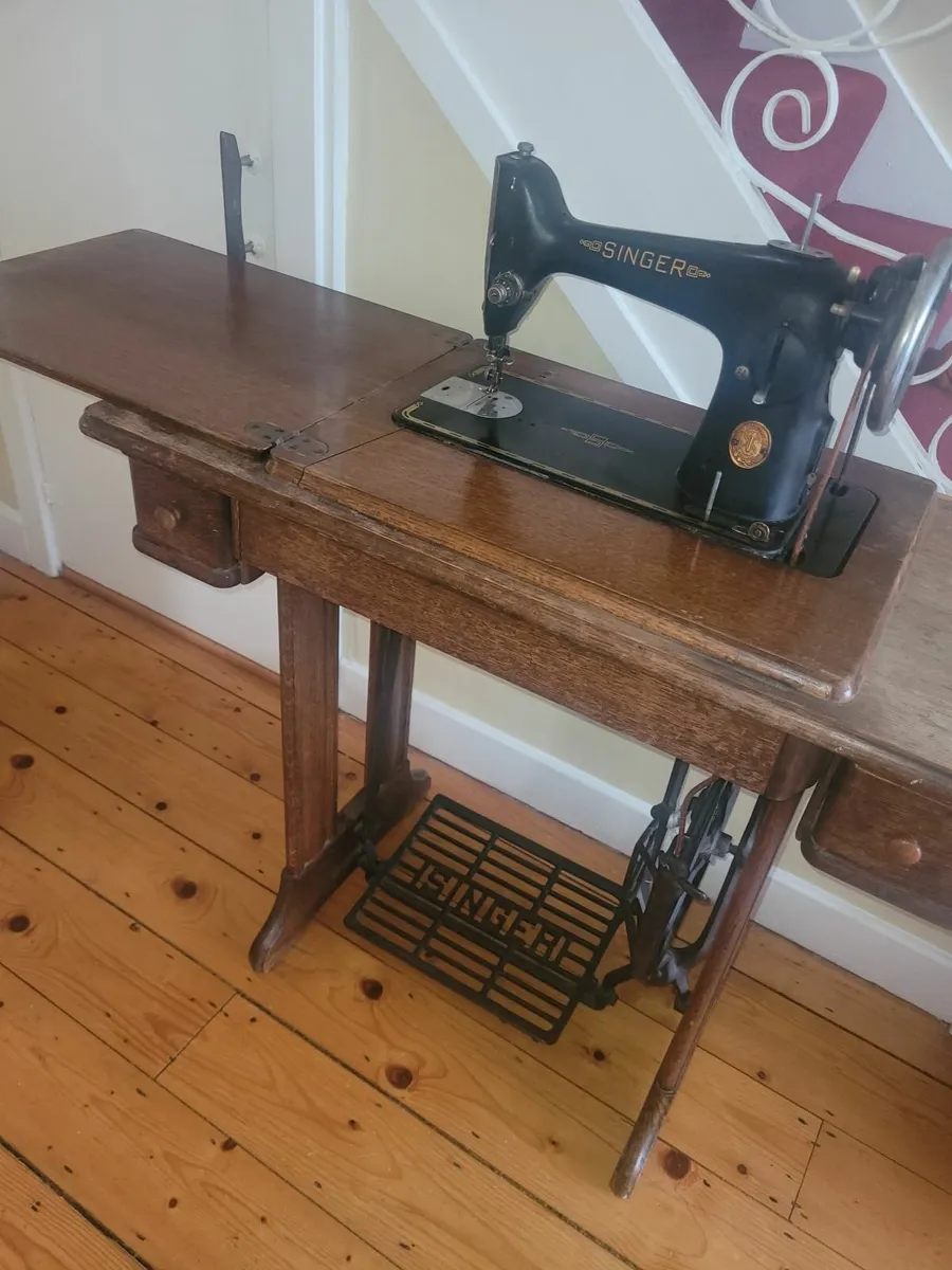 Singer Sewing table - Image 2