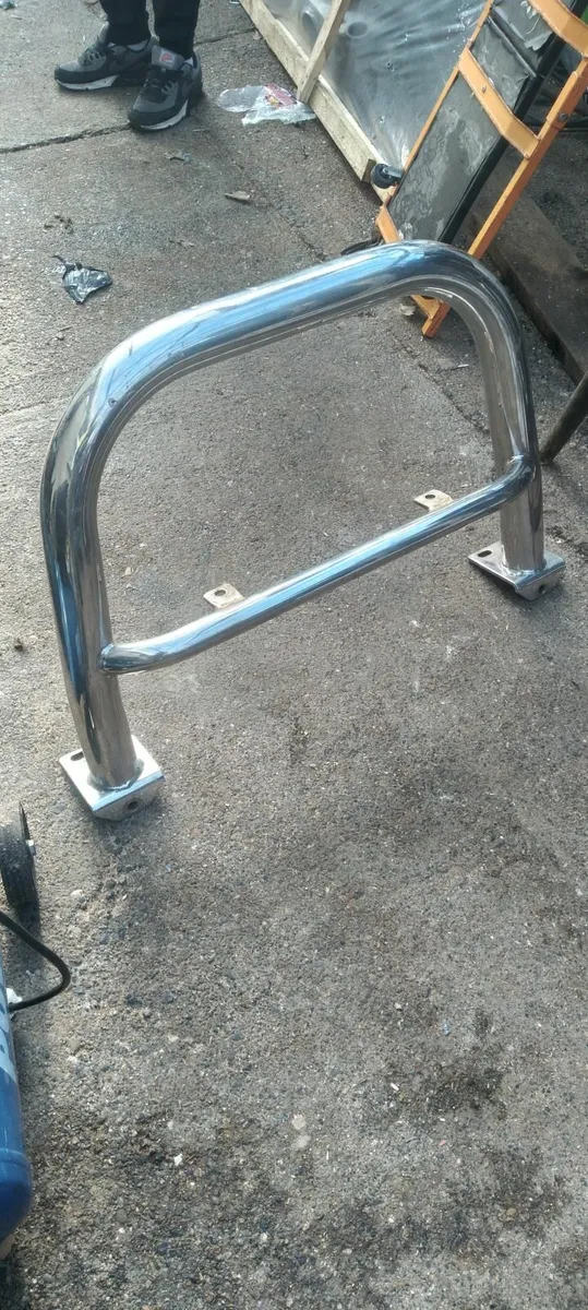 Bull bar in excellent condition priced 80e - Image 2