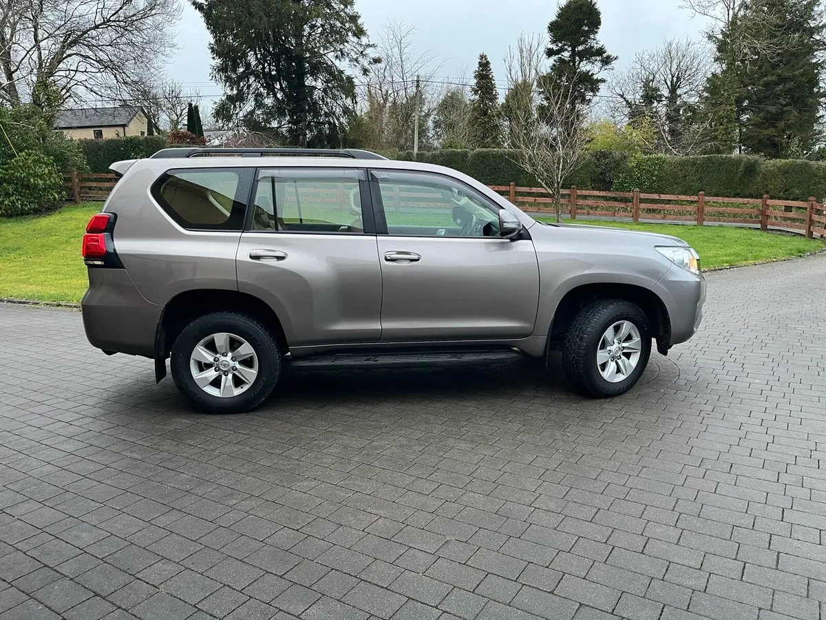 Toyota landcruiser business class - Image 1