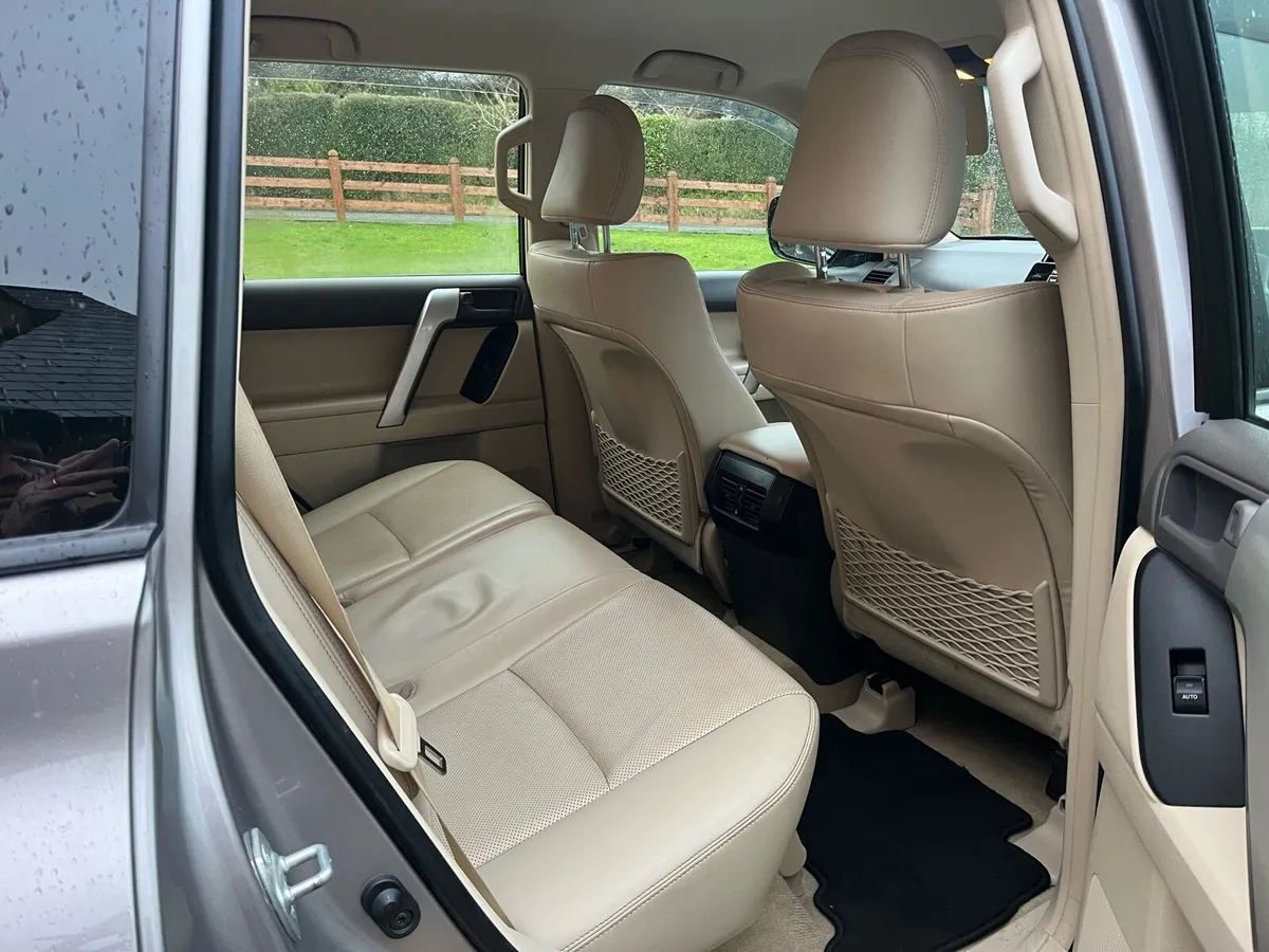 Toyota landcruiser business class - Image 3