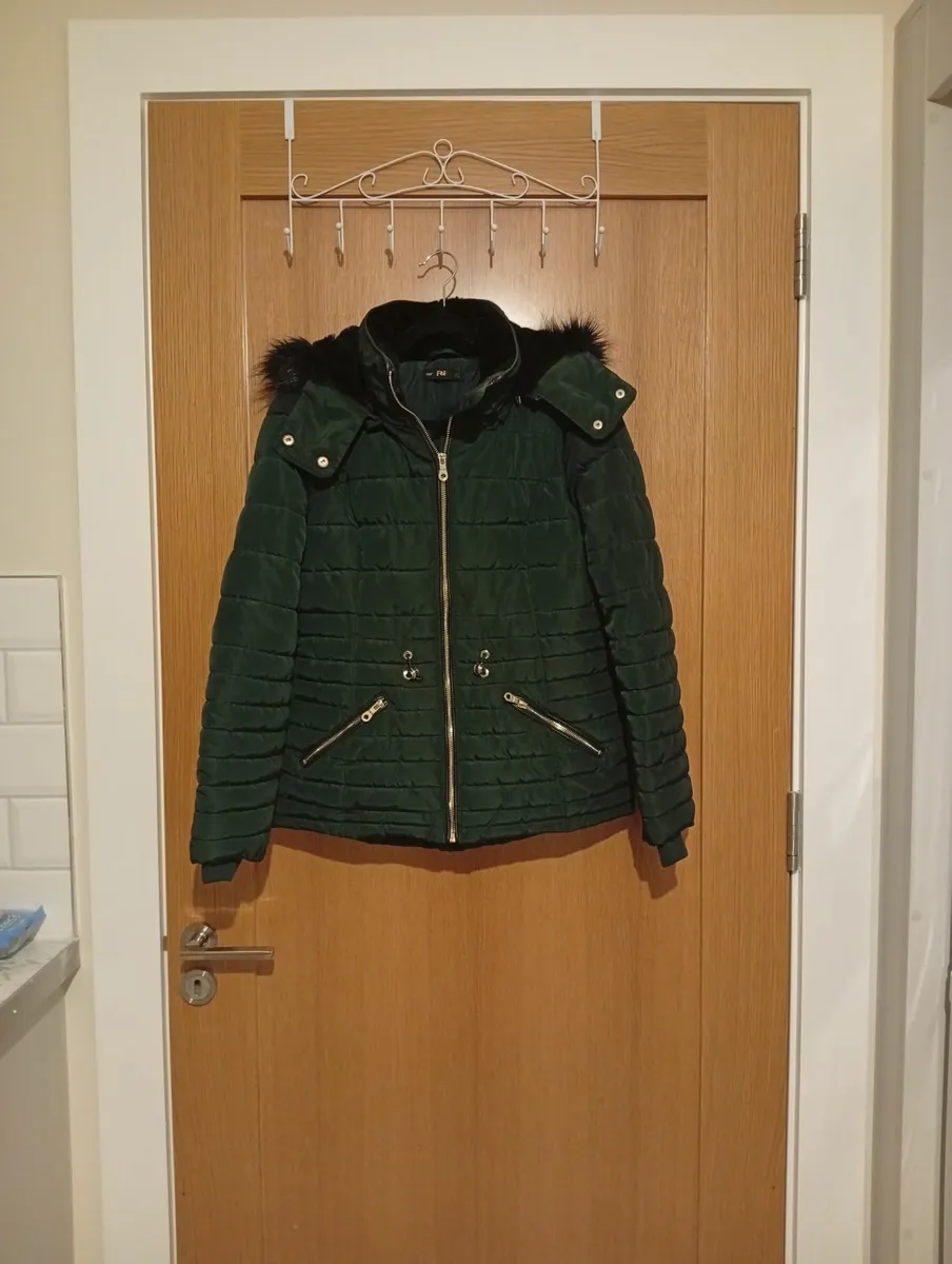 Womens Coat, size 8, good condition - Image 2